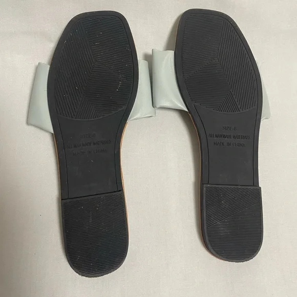 Light blue ruffle slides - Picture 3 of 4